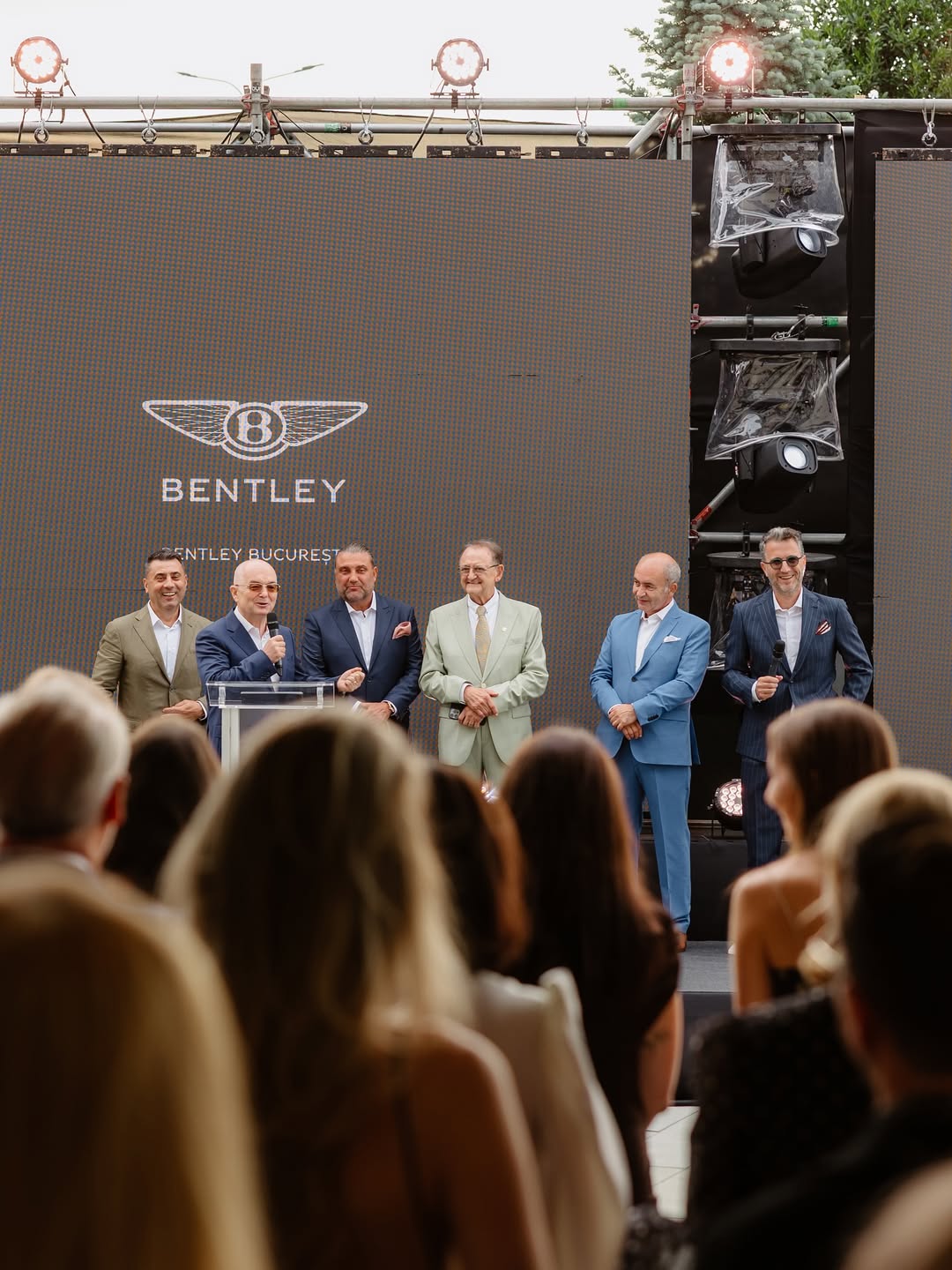 Bentley București hosts on stage in front of the audience at the Issa Resort event